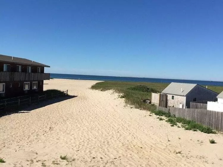 Мотель Beachfront White Sands