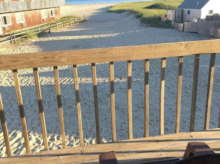 Мотель Beachfront White Sands