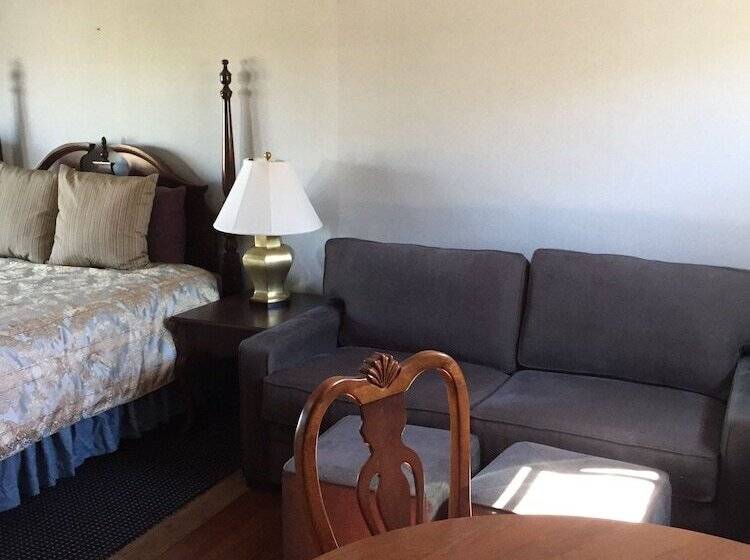 مُتل Beachfront White Sands