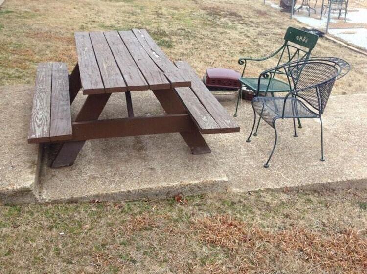 فندق على الطريق Sportsman Inn And Suites