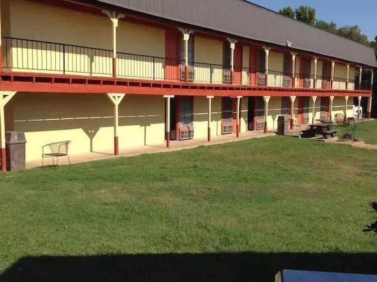 汽车旅馆 Sportsman Inn And Suites