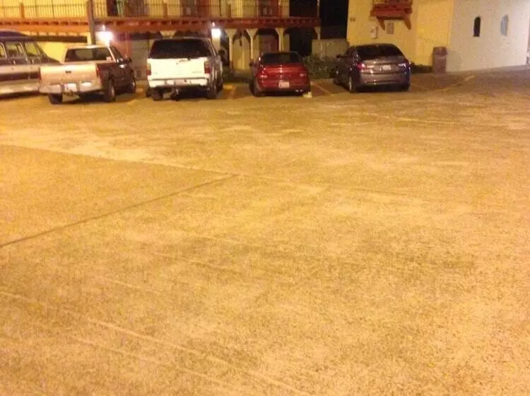 汽车旅馆 Sportsman Inn And Suites