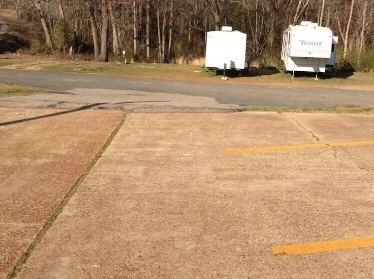 汽车旅馆 Sportsman Inn And Suites