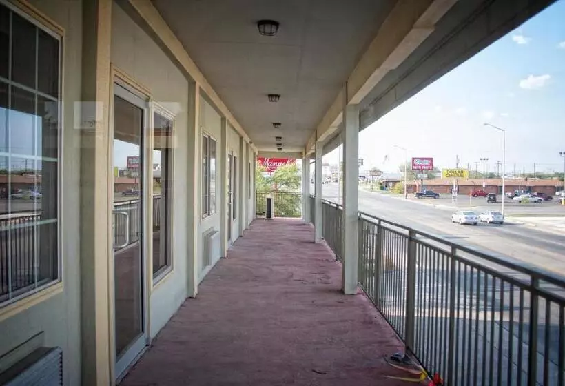 Motel Whispering Palms Inn