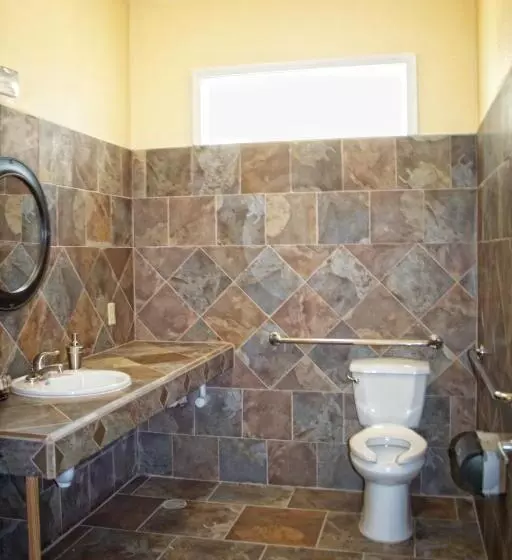 Motel Whispering Palms Inn