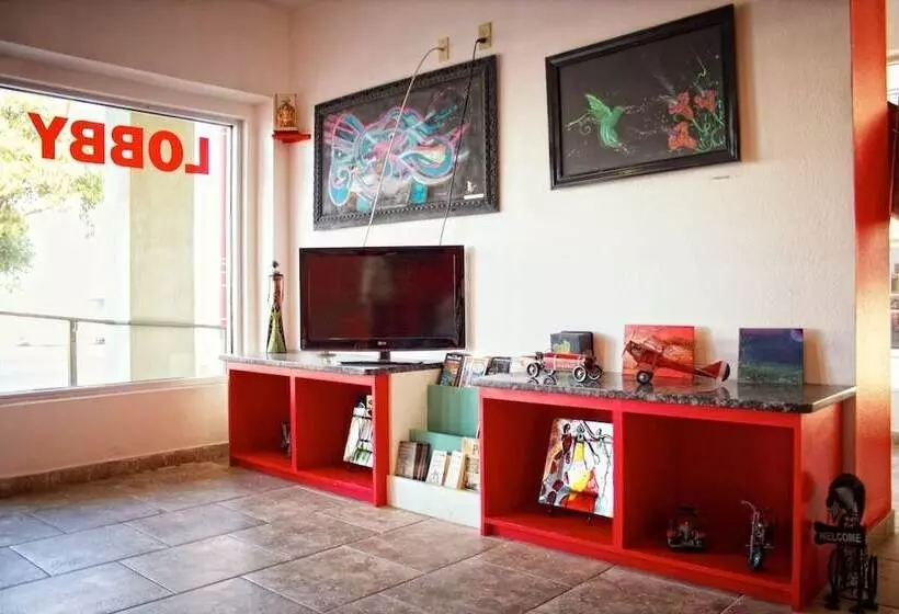 Motel Whispering Palms Inn