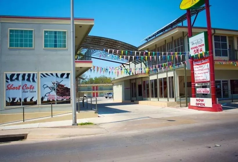 Motel Whispering Palms Inn