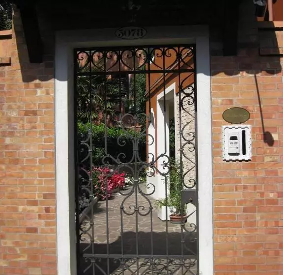 تختخواب و صبحانه Ca  San Rocco