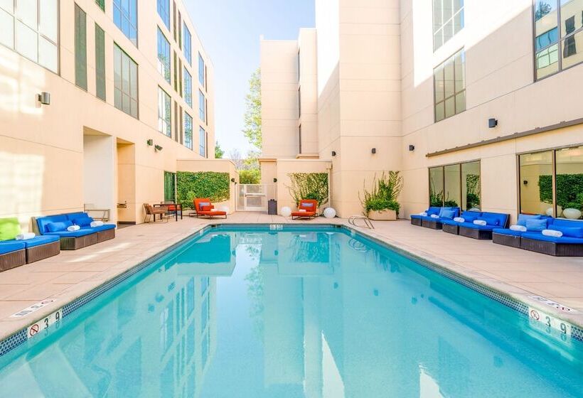 בית מלון כפרי Aloft Cupertino