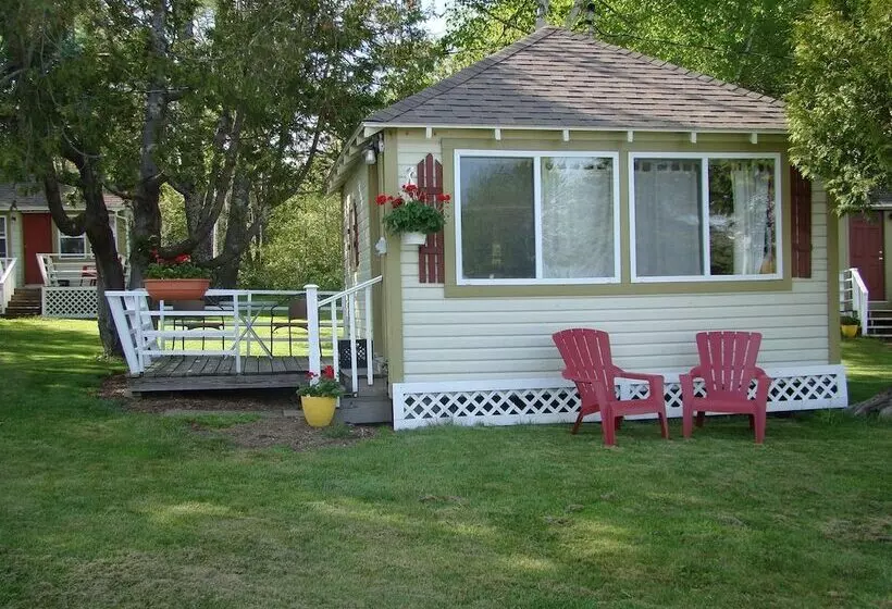 酒店 Bay Leaf Cottages & Bistro