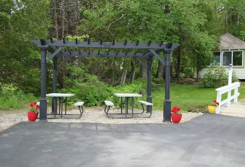 酒店 Bay Leaf Cottages & Bistro