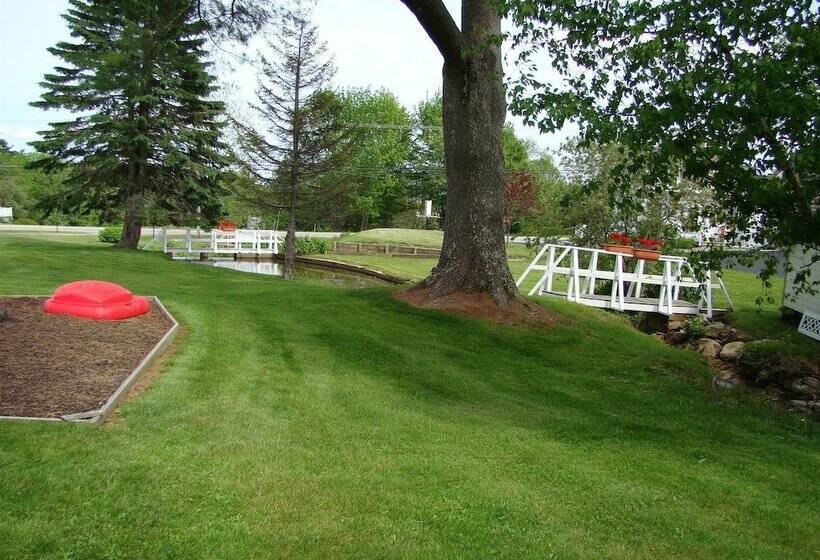 בית מלון כפרי Bay Leaf Cottages & Bistro