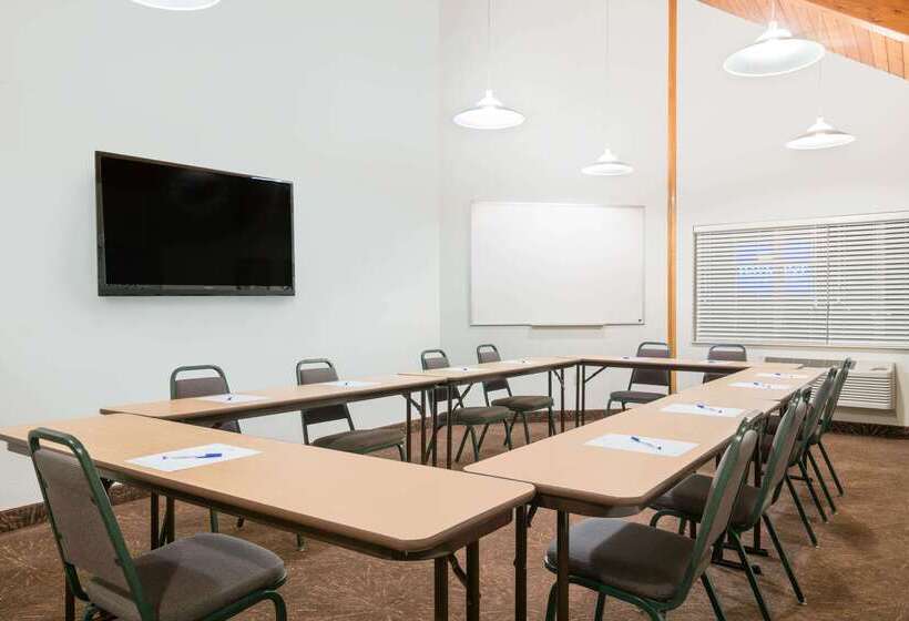 Hotel Baymont By Wyndham Baxter/brainerd Area