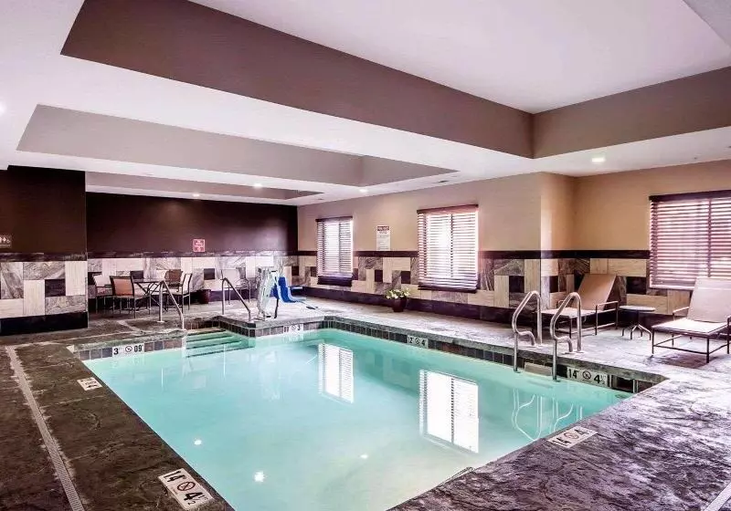 호텔 Comfort Inn & Suites