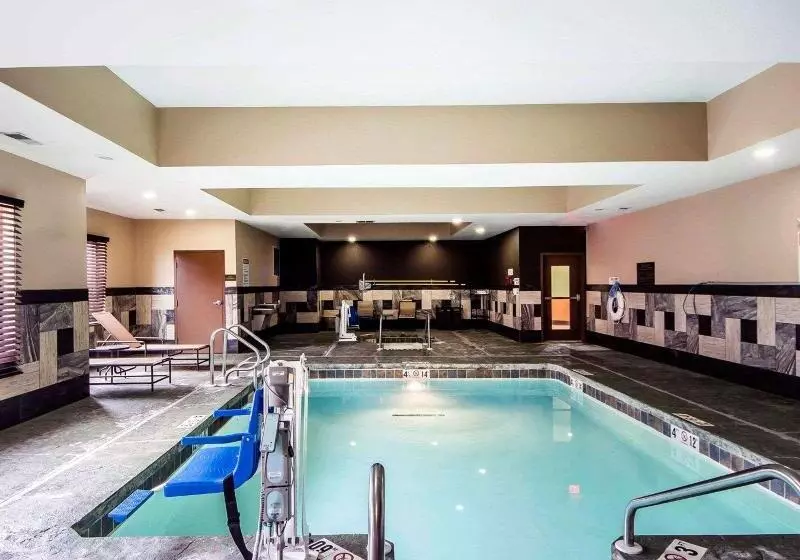 호텔 Comfort Inn & Suites