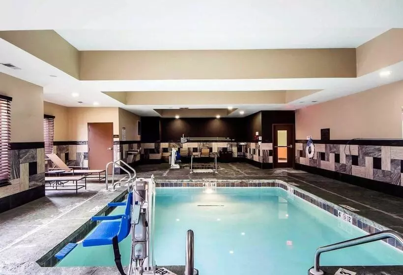 호텔 Comfort Inn & Suites