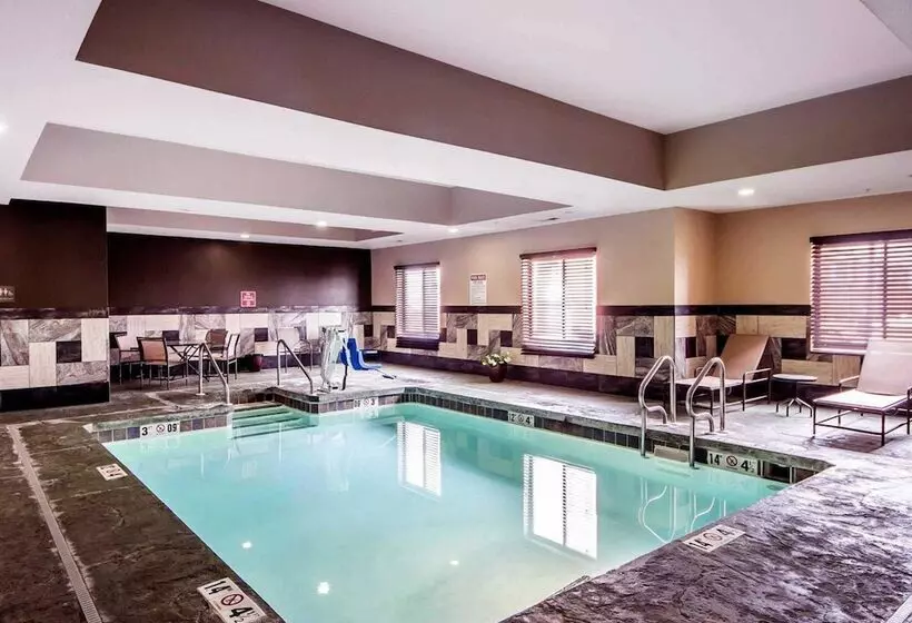 호텔 Comfort Inn & Suites