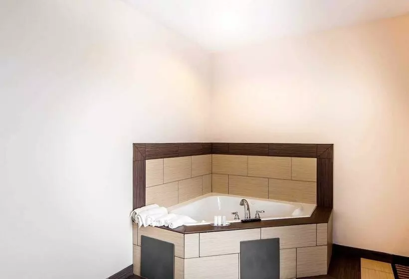 호텔 Comfort Inn & Suites