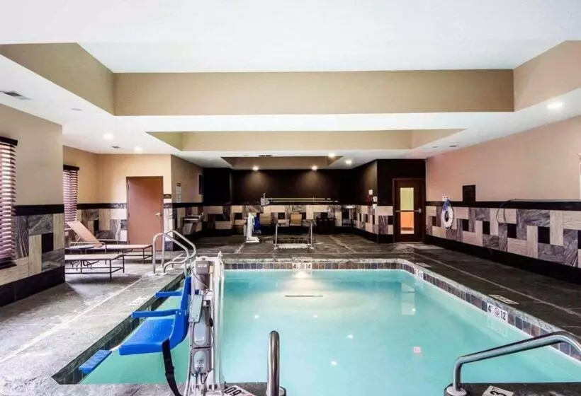 호텔 Comfort Inn & Suites