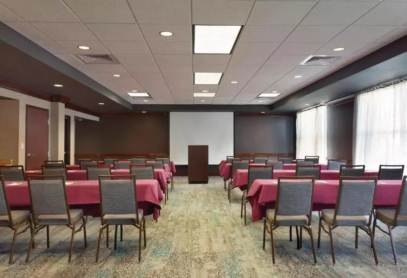 Отель Courtyard By Marriott Fort Smith Downtown