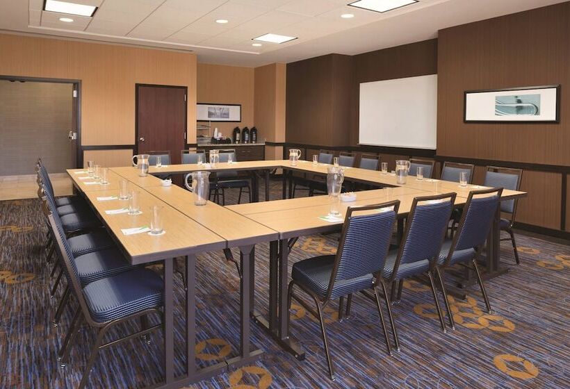 فندق Courtyard By Marriott Salisbury