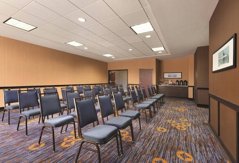 فندق Courtyard By Marriott Salisbury