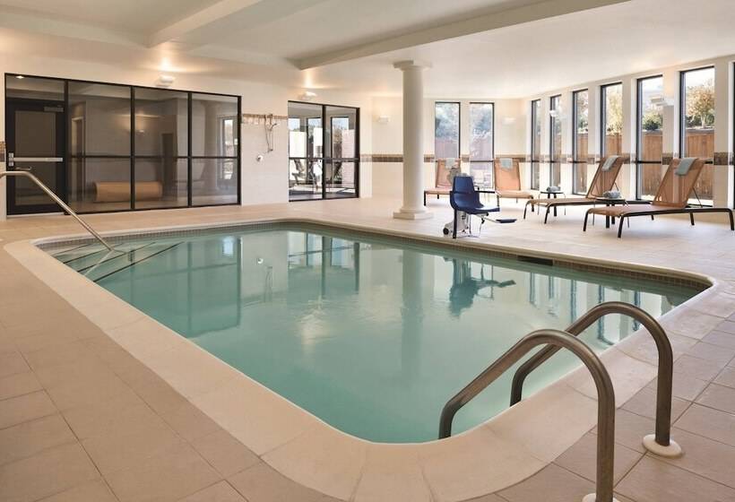 فندق Courtyard By Marriott Salisbury