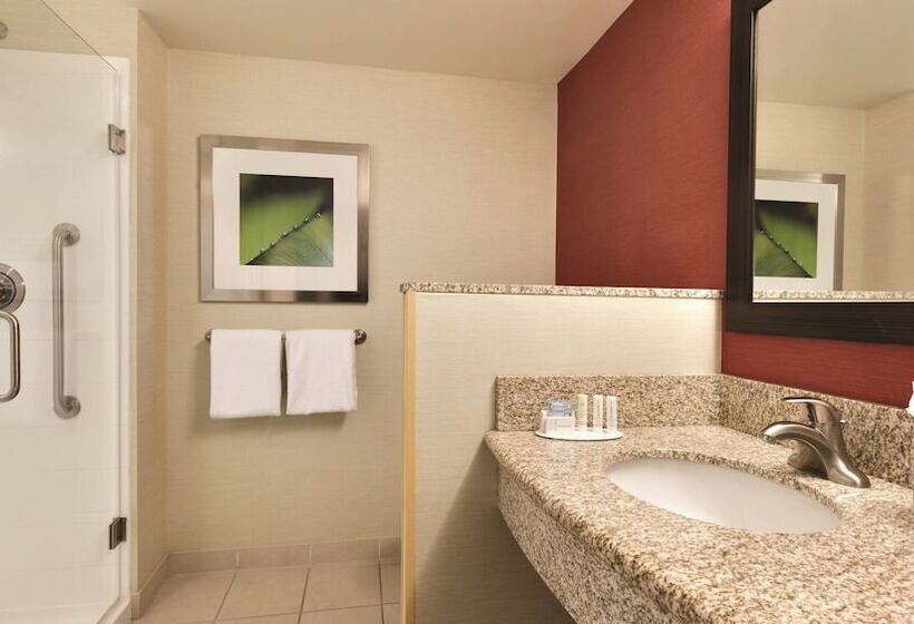 فندق Courtyard By Marriott Salisbury