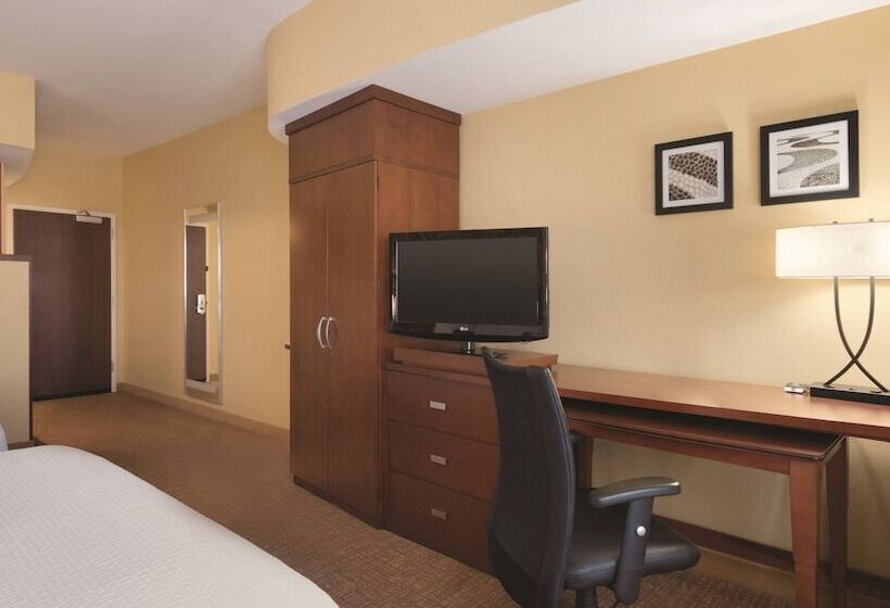 فندق Courtyard By Marriott Salisbury