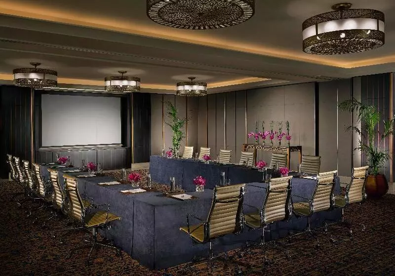 בית מלון כפרי Dusit Thani Abu Dhabi