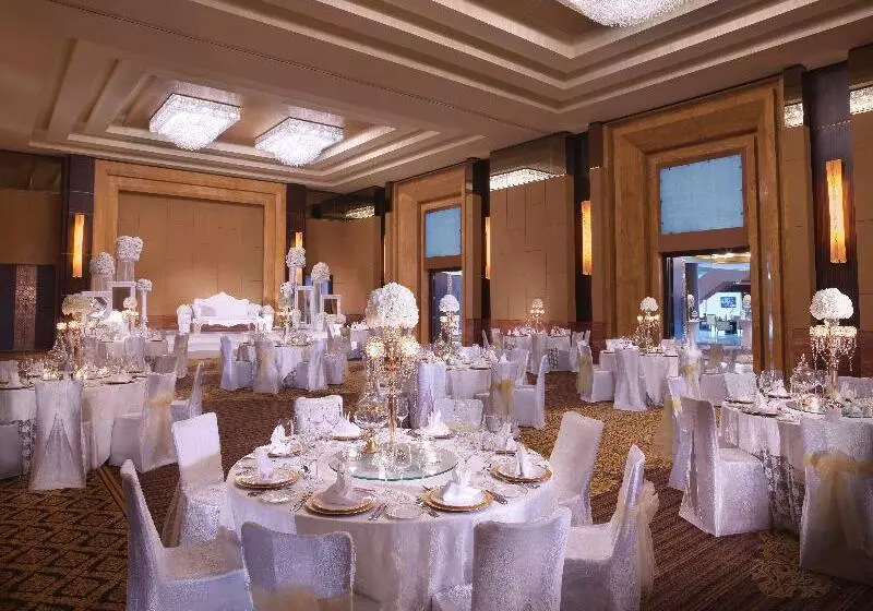 בית מלון כפרי Dusit Thani Abu Dhabi