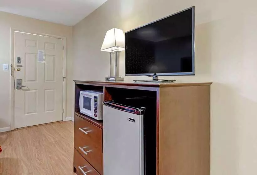 בית מלון כפרי Econo Lodge Woodstock Shenandoah Valley I 81