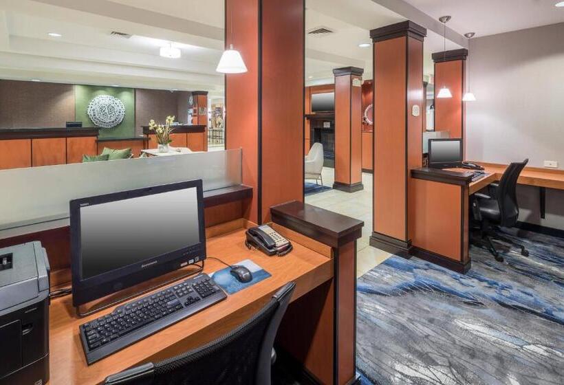 فندق Fairfield Inn & Suites Kansas City Overland Park