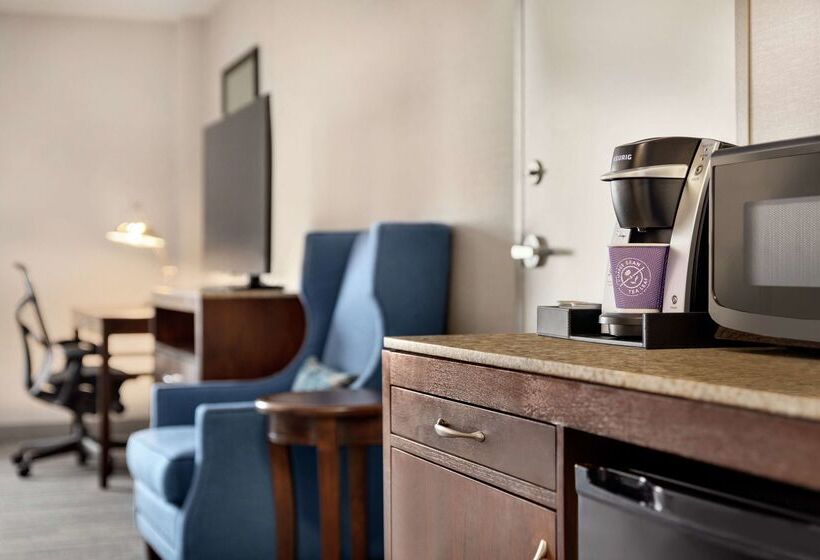 בית מלון כפרי Hilton Garden Inn Stony Brook