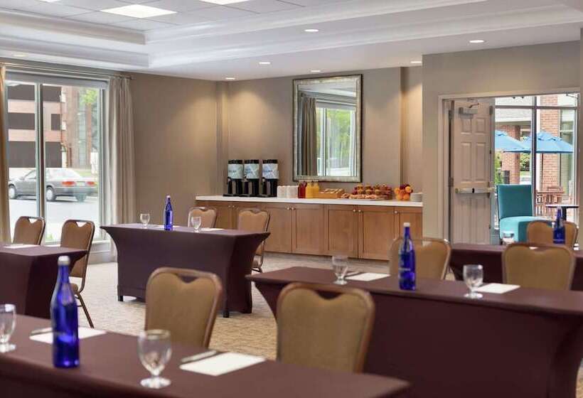 בית מלון כפרי Hilton Garden Inn Stony Brook