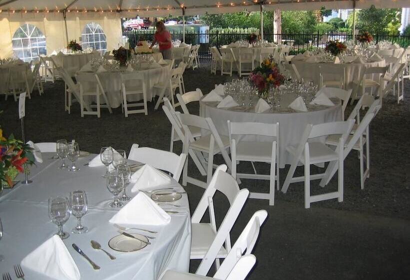 בית מלון כפרי Inn At 202 Dover