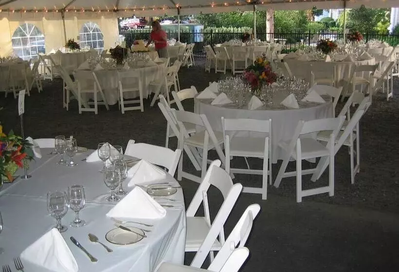 בית מלון כפרי Inn At 202 Dover