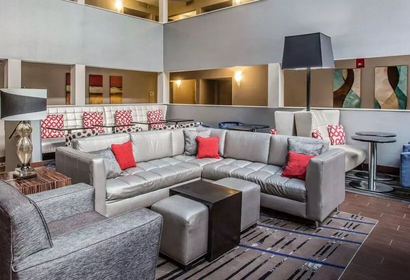 ホテル Quality Suites Nashville Airport