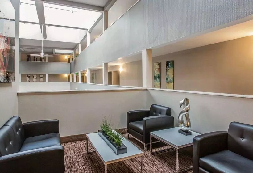 ホテル Quality Suites Nashville Airport