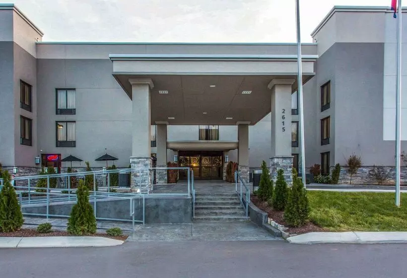 ホテル Quality Suites Nashville Airport