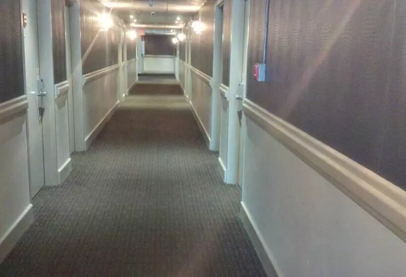 Отель Travelodge By Wyndham Hubbard Oh