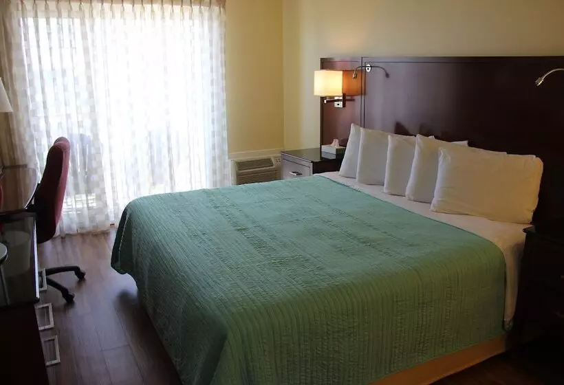 מוטל Seaside Inn & Suites