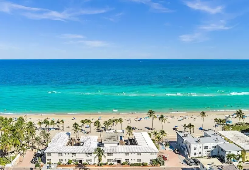 فندق على الطريق The Blue Wave