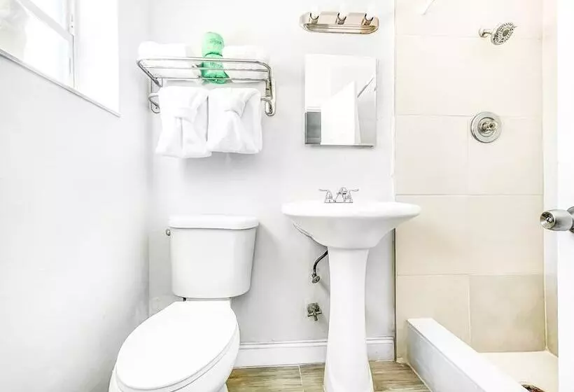 فندق على الطريق The Blue Wave