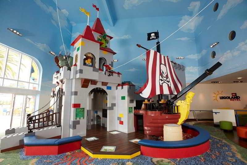 استراحتگاه Legoland California Hotel and Castle