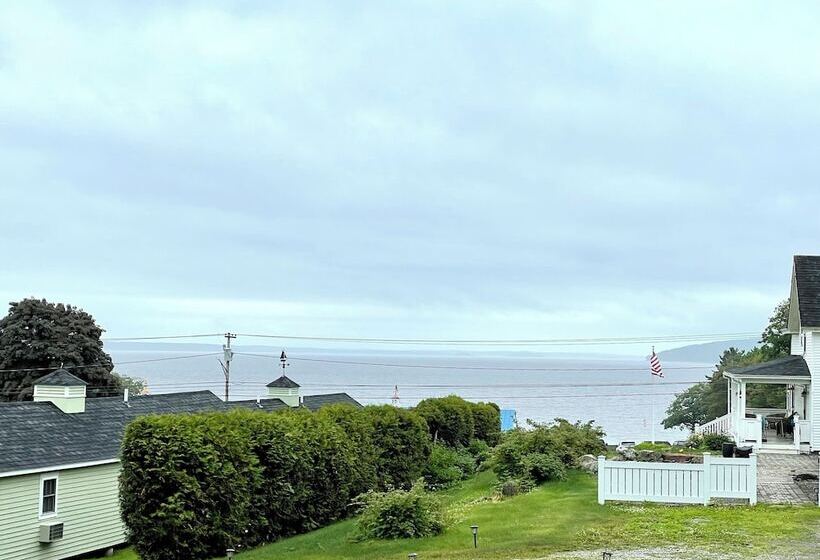 Seascape Motel & Cottages