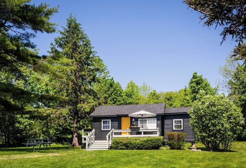 Seascape Motel & Cottages