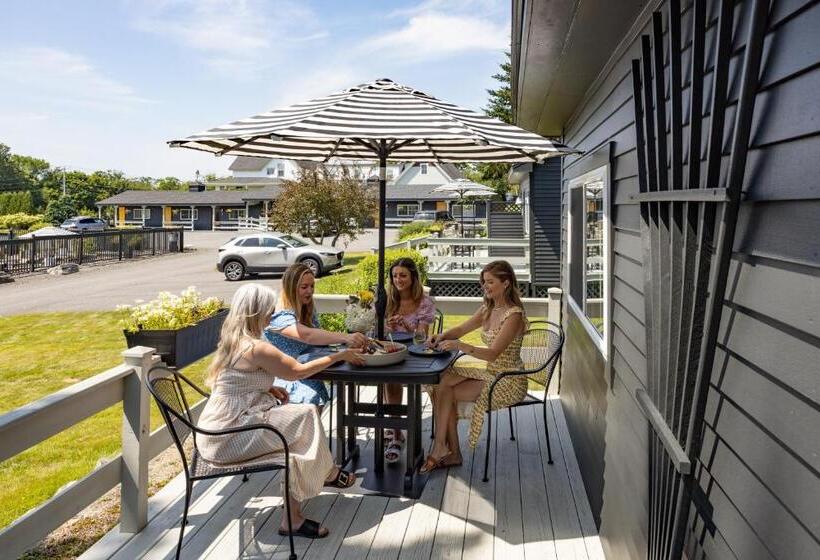 Seascape Motel & Cottages