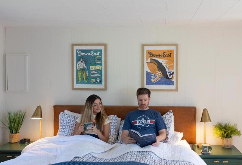 Seascape Motel & Cottages