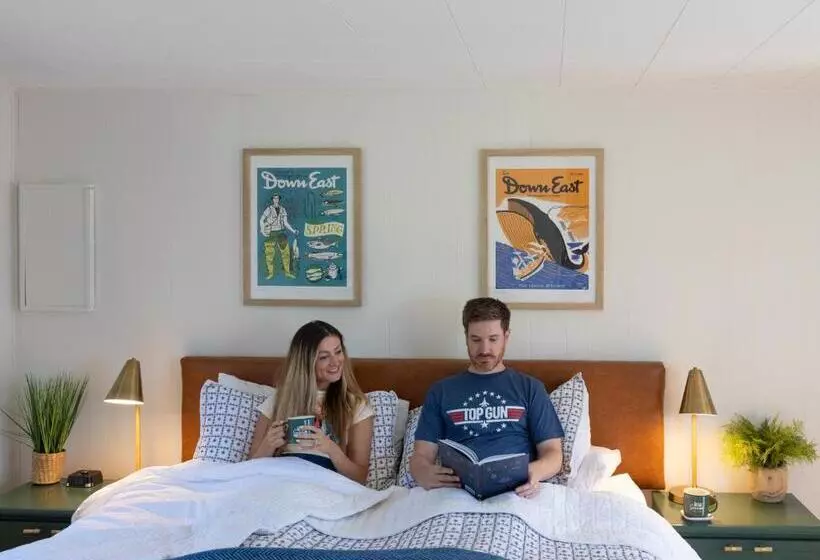 Seascape Motel & Cottages